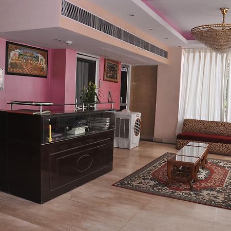 Hotel Samrat Kaushambi 가지아바드 외부 사진