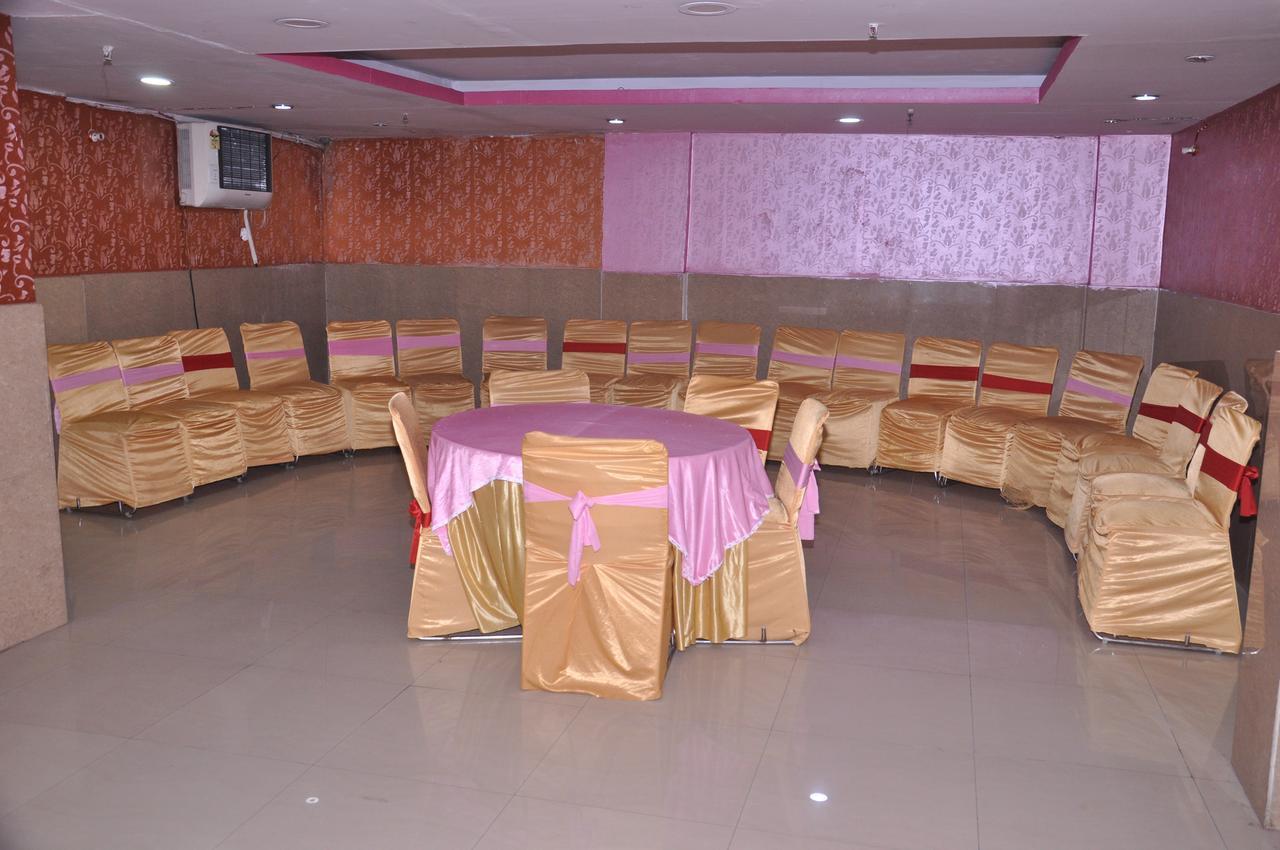 Hotel Samrat Kaushambi 가지아바드 외부 사진