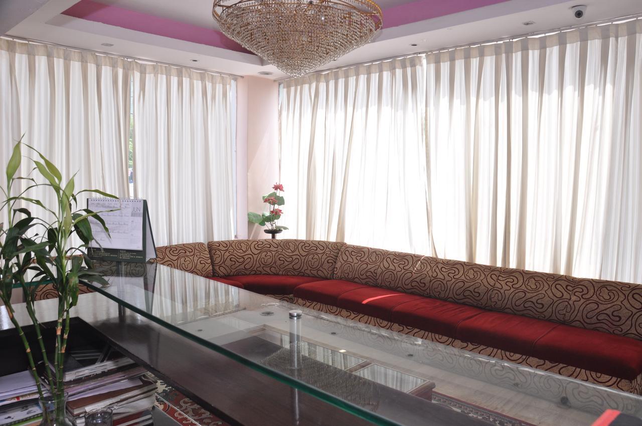 Hotel Samrat Kaushambi 가지아바드 외부 사진