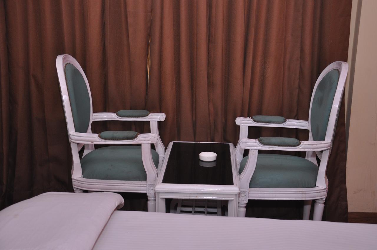 Hotel Samrat Kaushambi 가지아바드 외부 사진