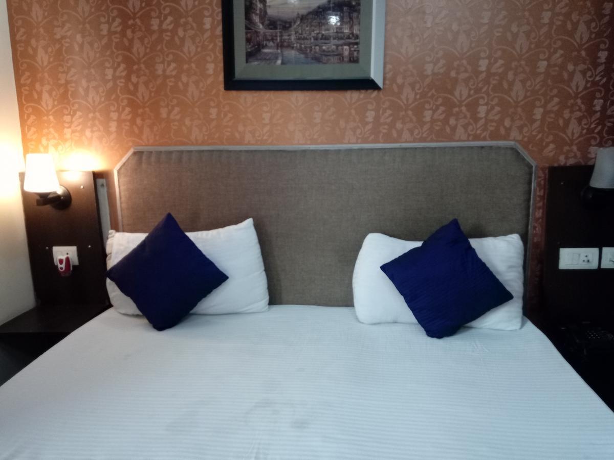 Hotel Samrat Kaushambi 가지아바드 외부 사진