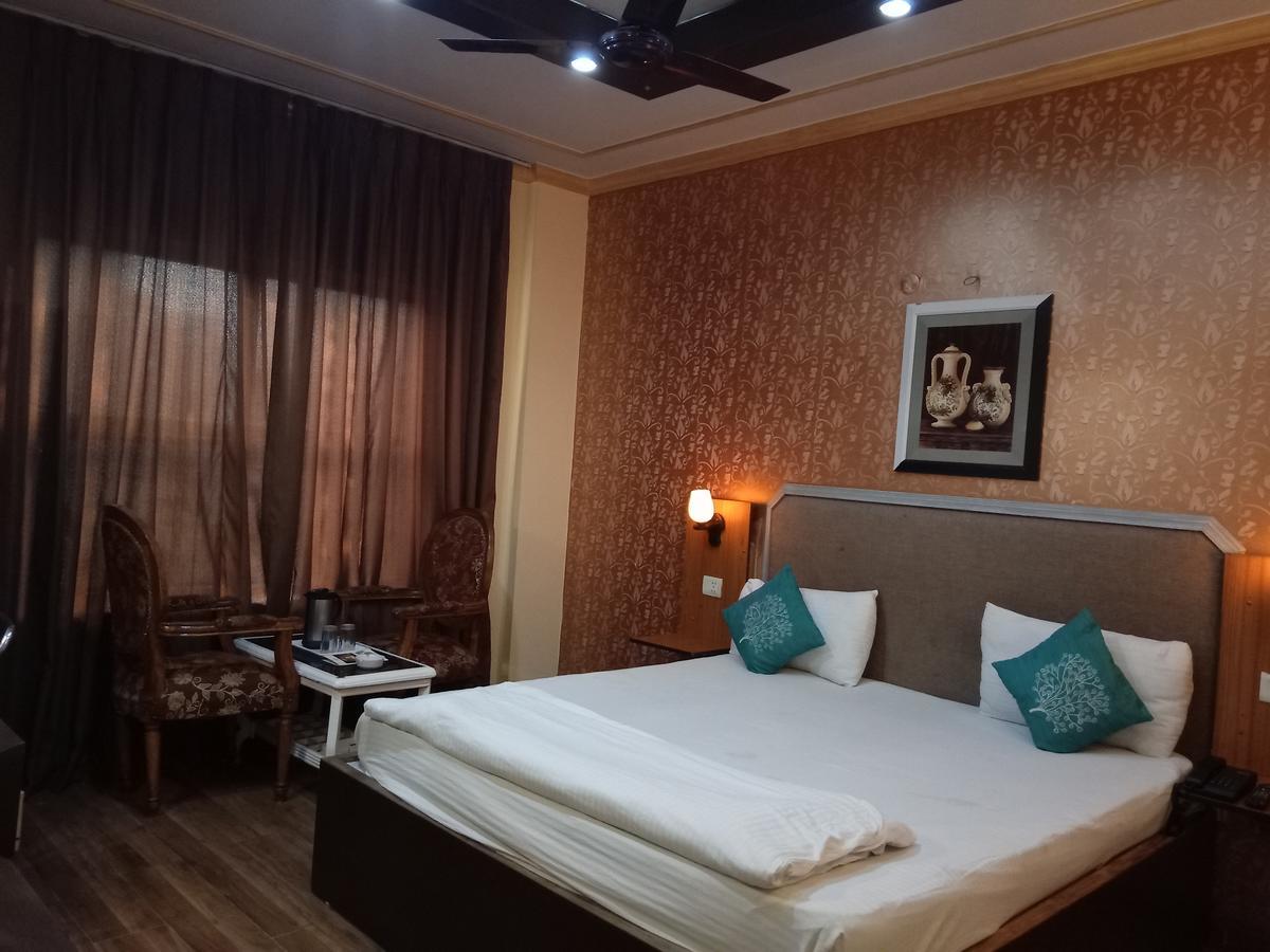 Hotel Samrat Kaushambi 가지아바드 외부 사진