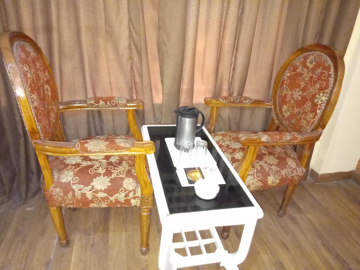 Hotel Samrat Kaushambi 가지아바드 외부 사진