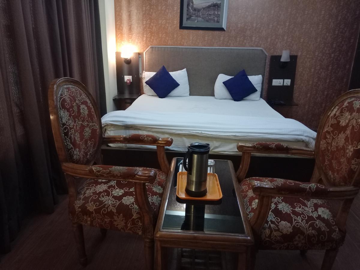 Hotel Samrat Kaushambi 가지아바드 외부 사진