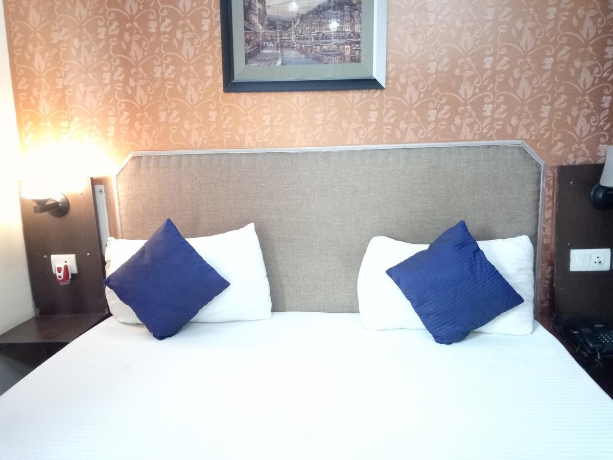 Hotel Samrat Kaushambi 가지아바드 외부 사진