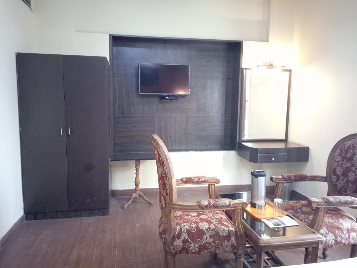Hotel Samrat Kaushambi 가지아바드 외부 사진